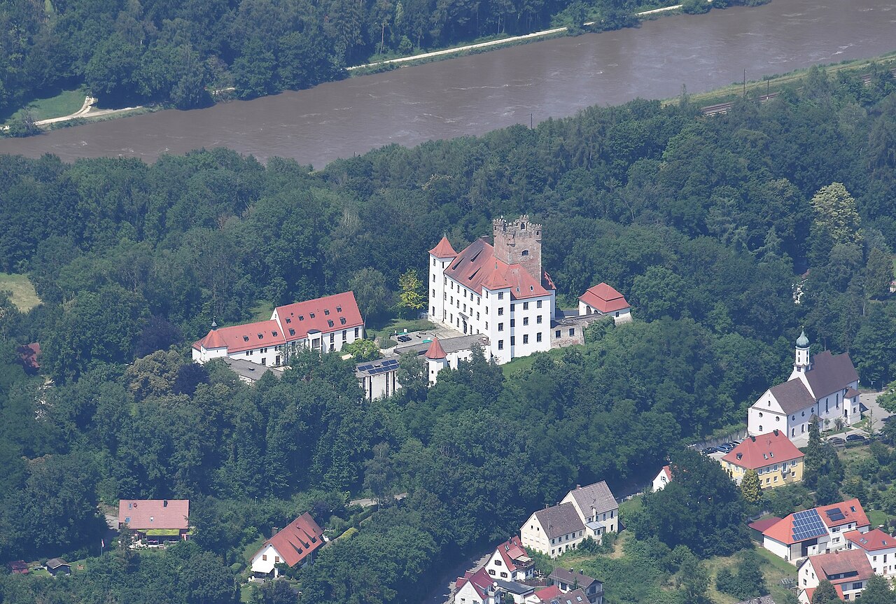 Aerial image of the Schloss Reisensburg