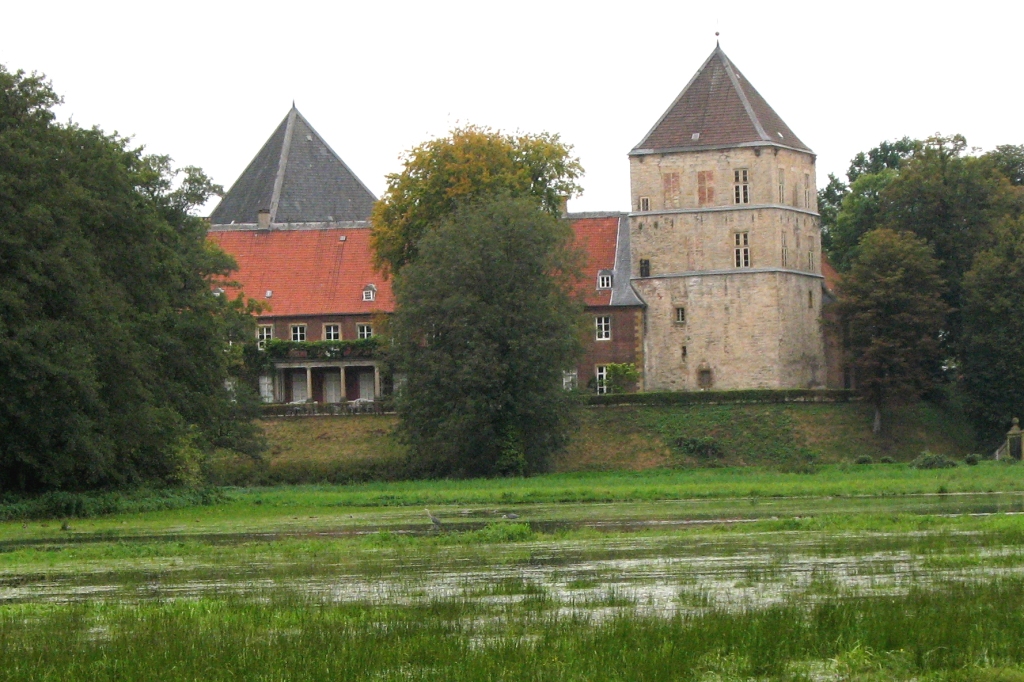 Schloss Rheda in Rheda-Wiedenbrück, Blick über die Emswiesen