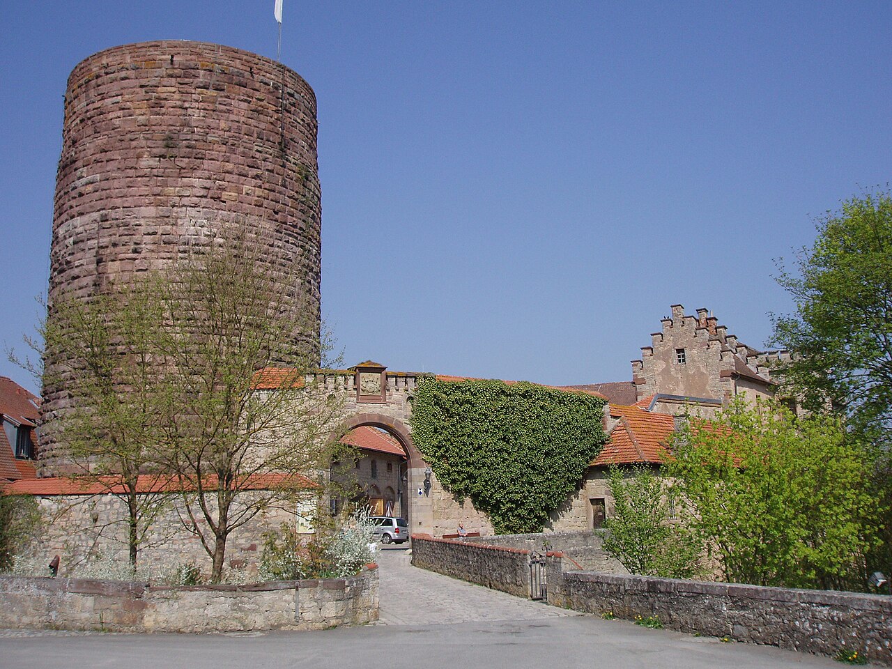 Bergfried im Schloss Saaleck