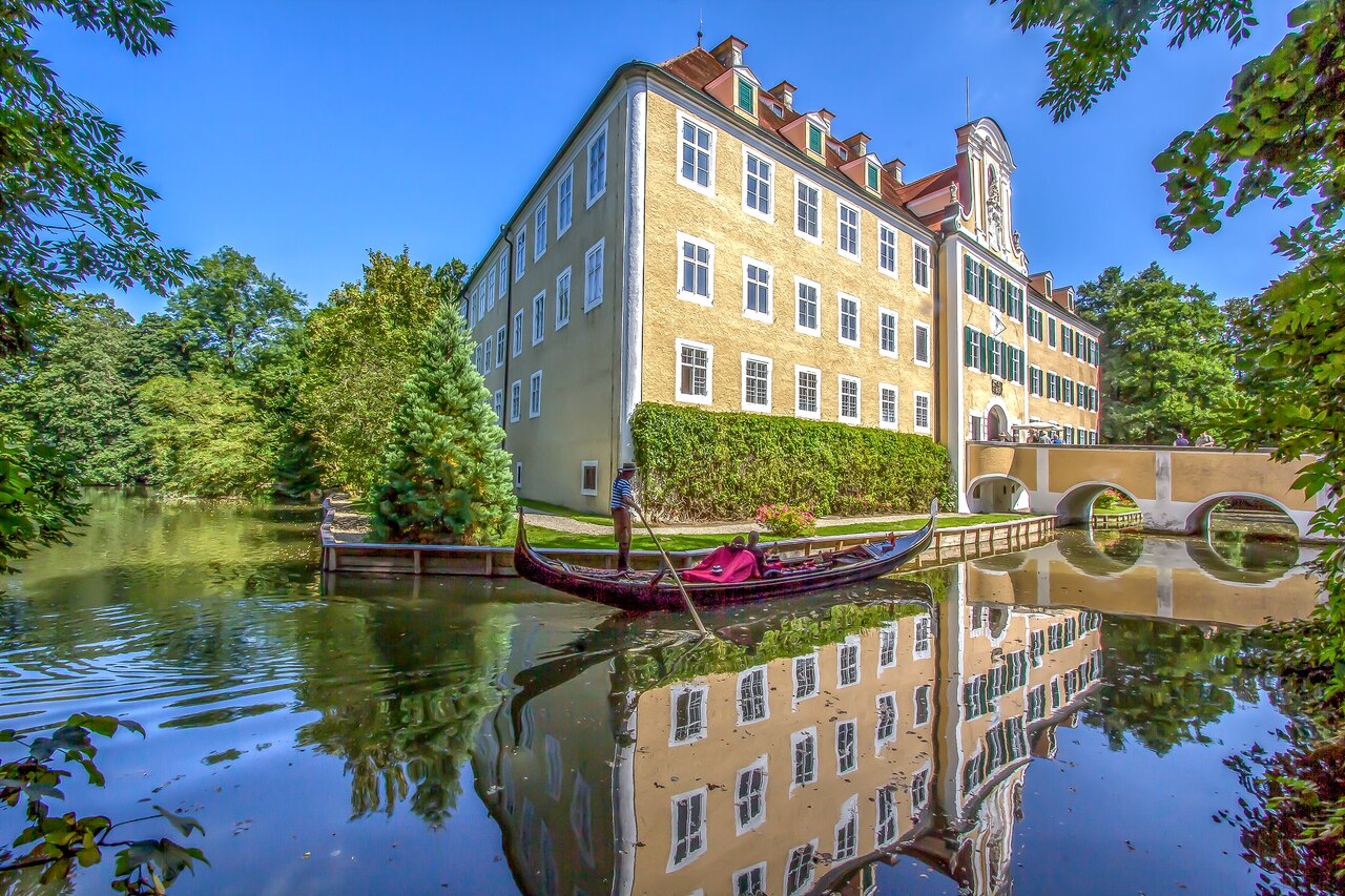 Wasserschloss Sandizell - Seitenansicht