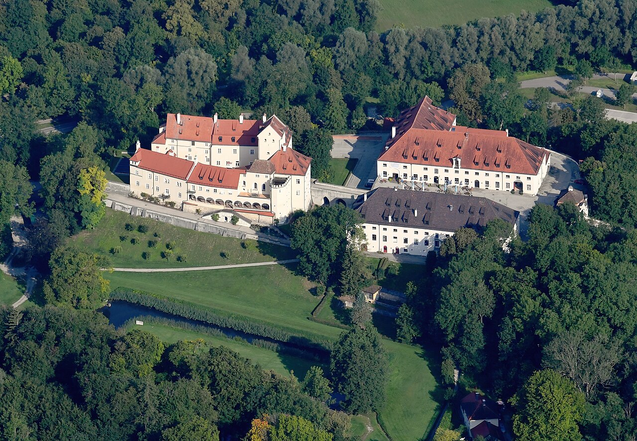 Aerial image of the Seefeld Castle (view from the southeast)