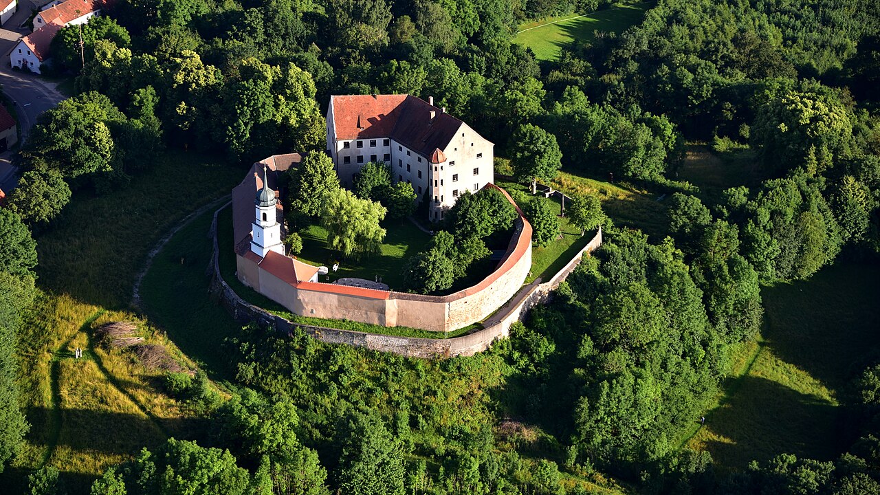 Schloss Spielberg (Gnotzheim), Luftaufnahme (2016)