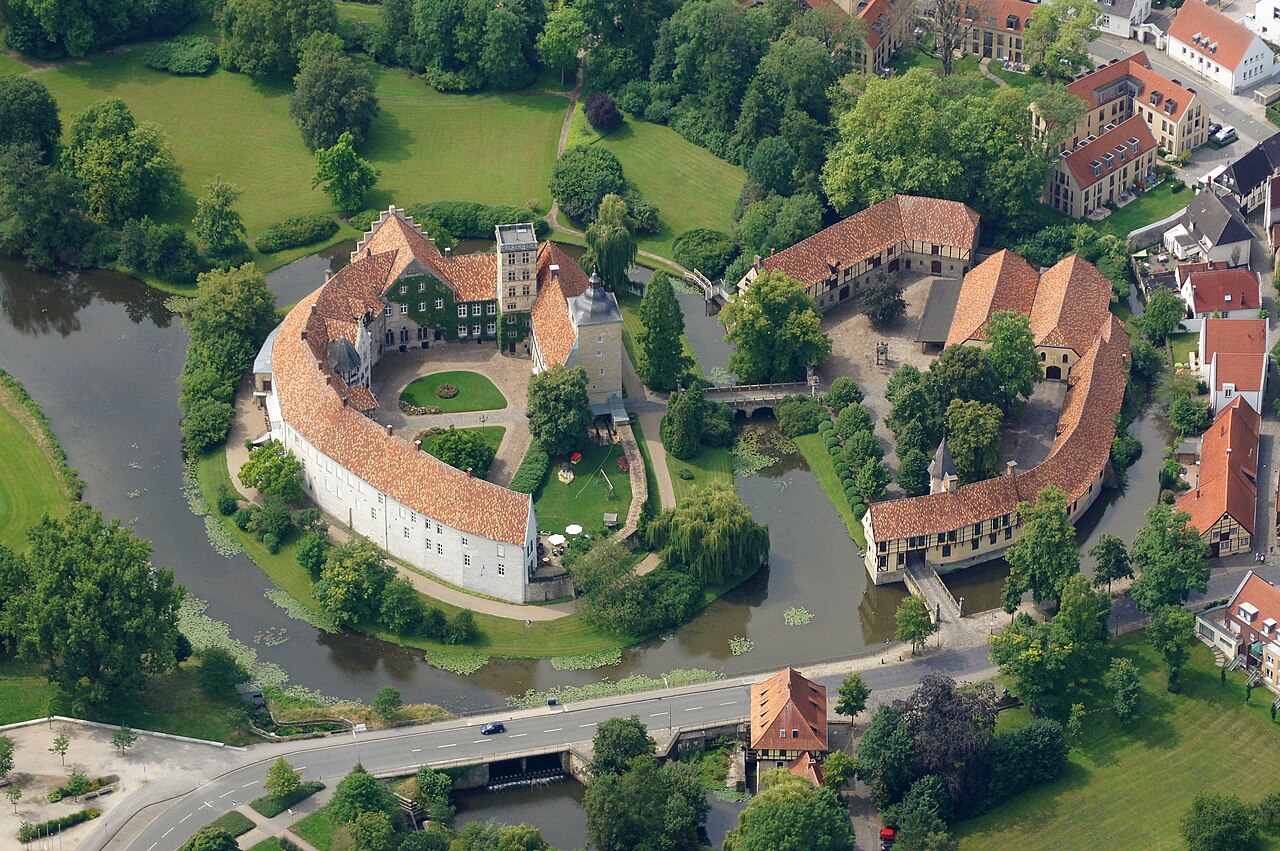 Schloss Burgsteinfurt is a castle in Steinfurt , district of Steinfurt in North Rhine-Westphalia , Germany