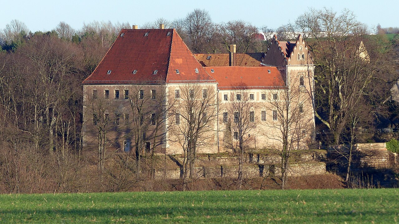 Schloss Taubenheim, Gemeinde Klipphausen