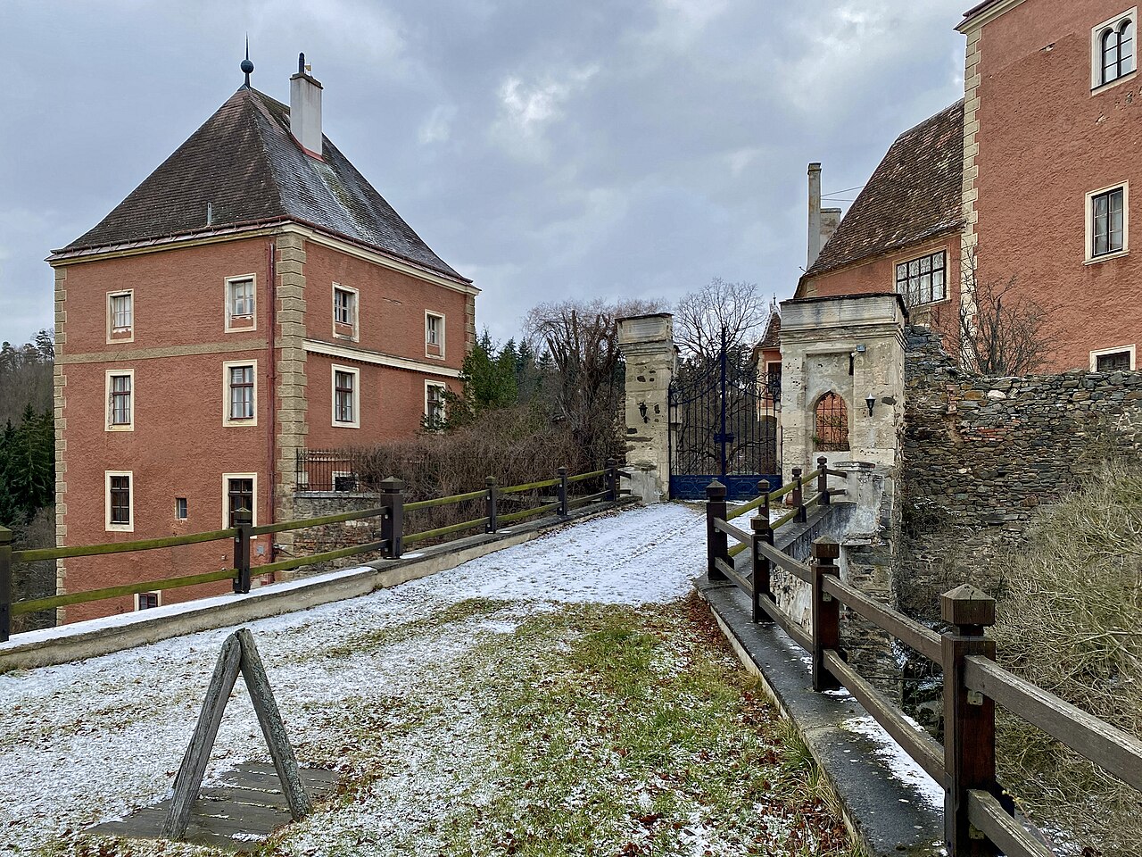Schloss Therasburg mit Wirtschaftshof (Vorburg)