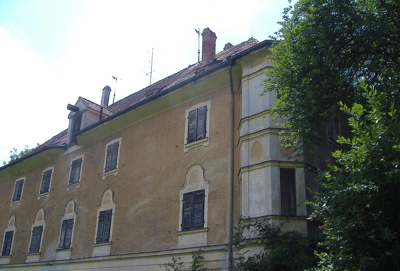 Ostseite Schloss Unterbaar
