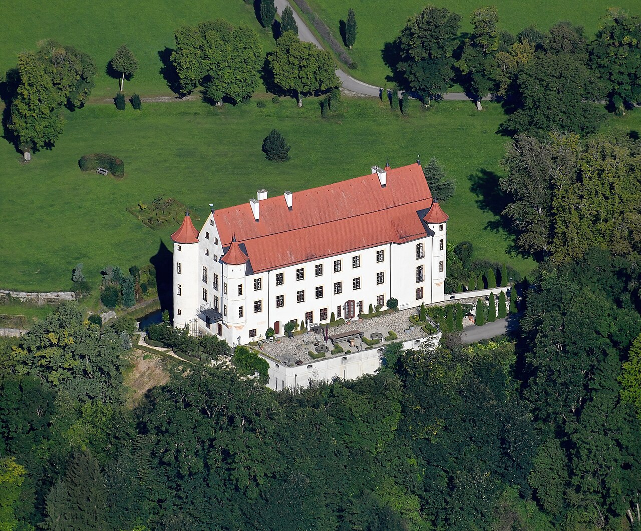 Aerial image of the Schloss Unterdießen (view from the southeast)