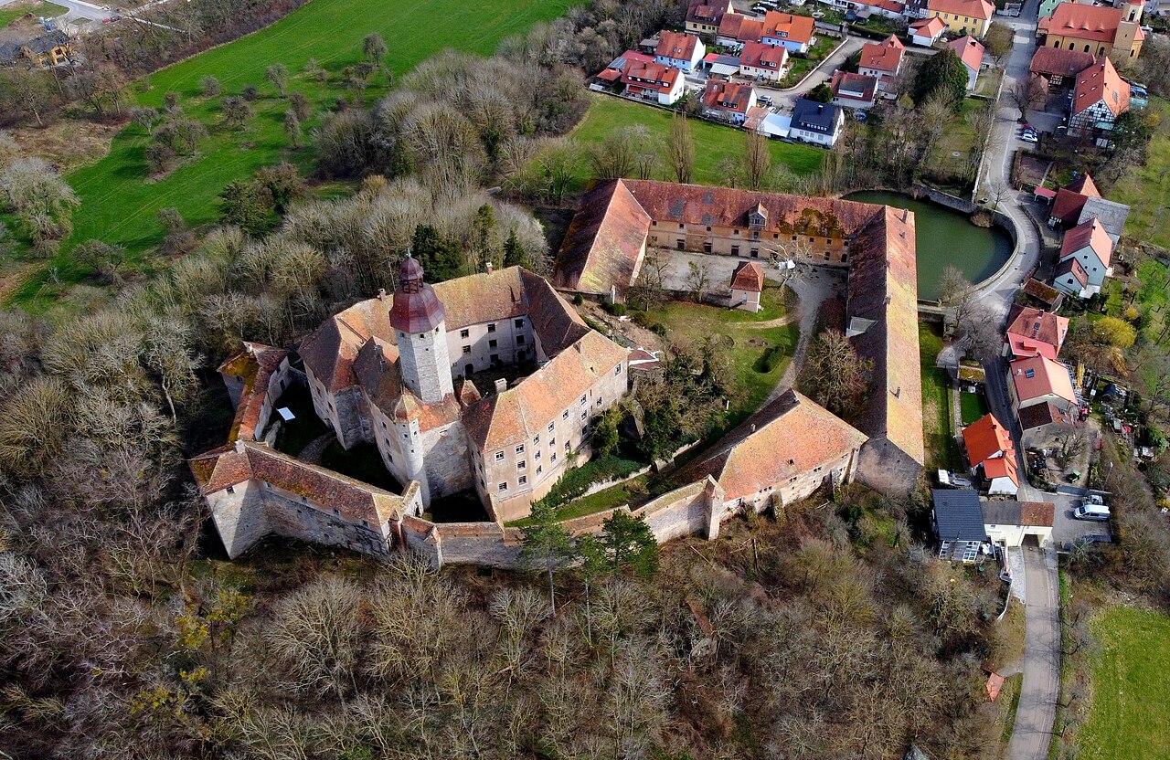 Luftbild des Schlosses Virnsberg