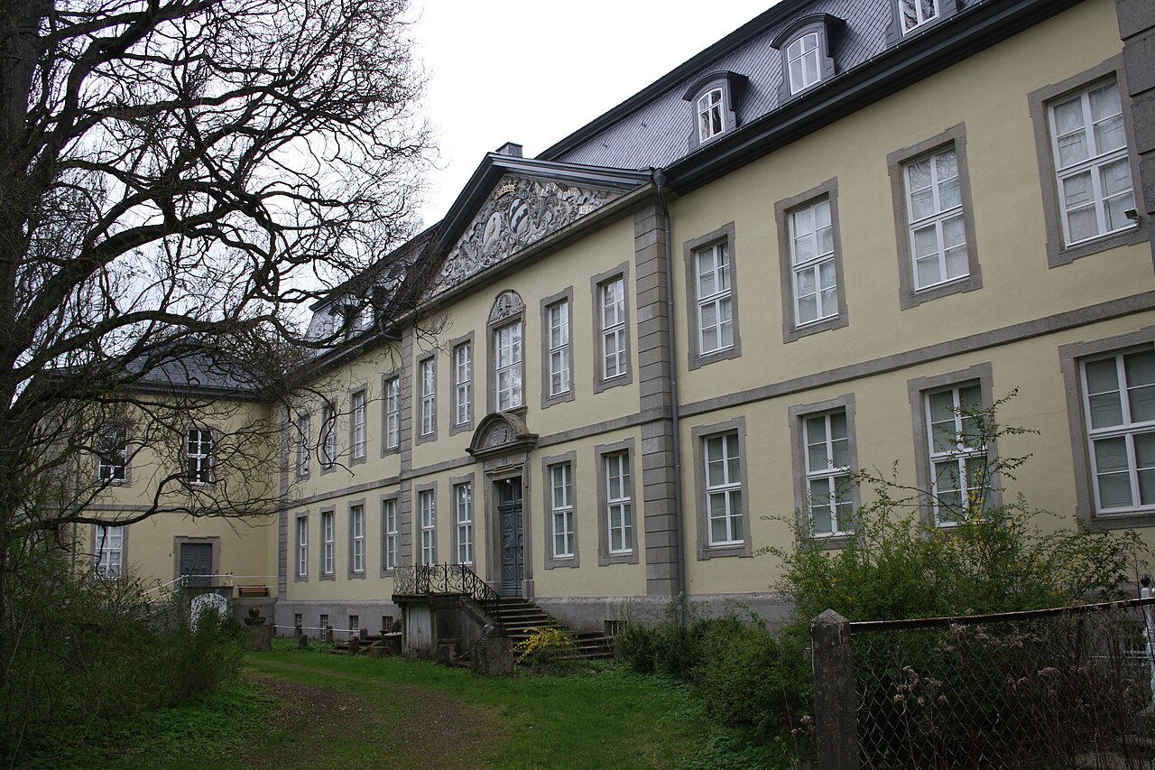 Vorderseite des Schloss Wrisbergholzen nach der Renovierung 2016, Blick aus Süden