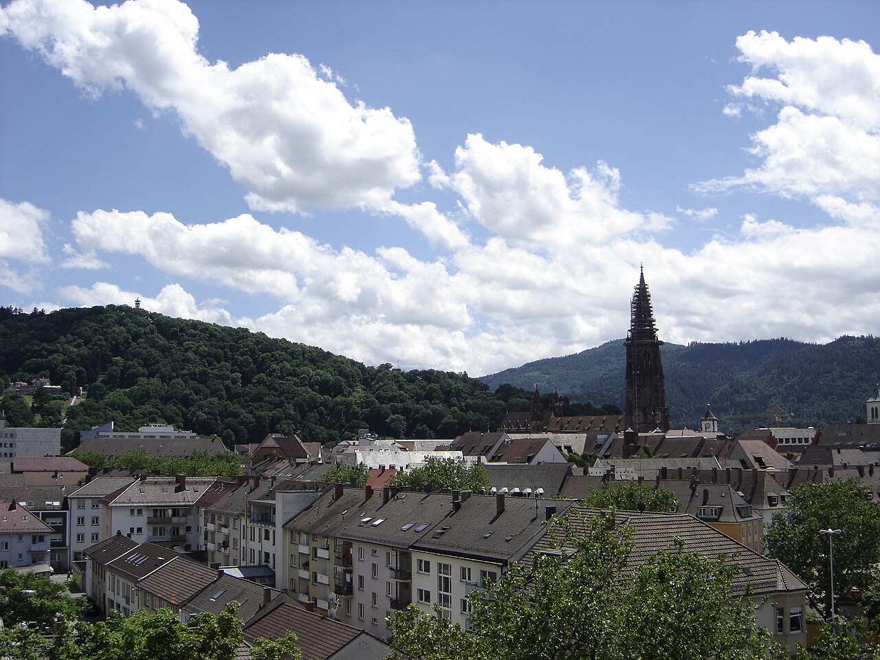 Blick von der Dachterrasse des Rektorats der Uni Freiburg am Fahnenbergplatz