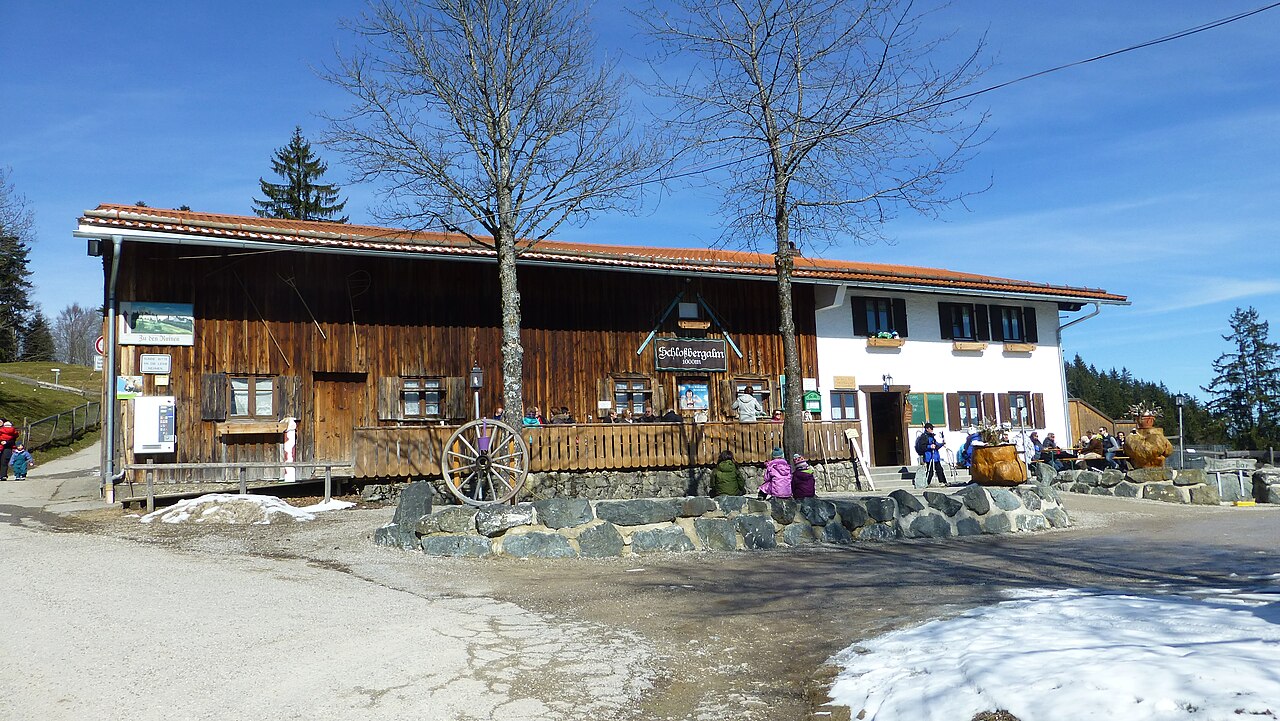 Die Schlossbergalpe in der Gemeinde Eisenberg, Ostallgäu