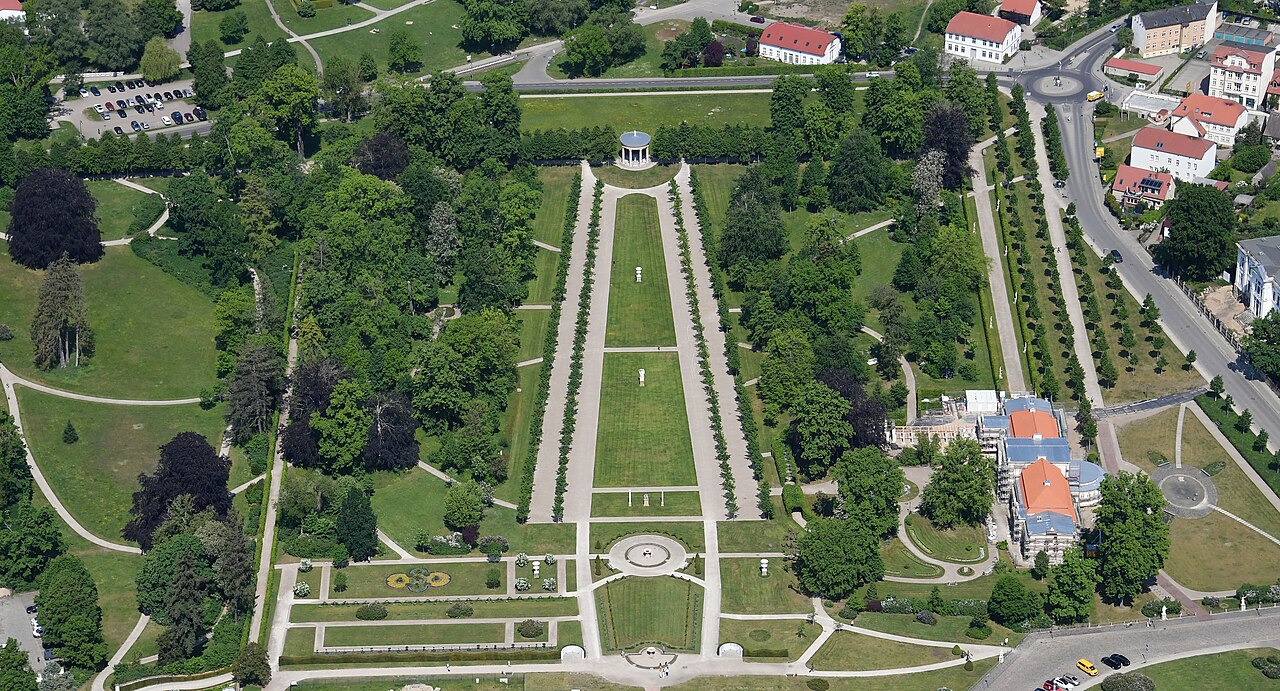 Aerial image of Schlosspark Neustrelitz (view from the southeast)