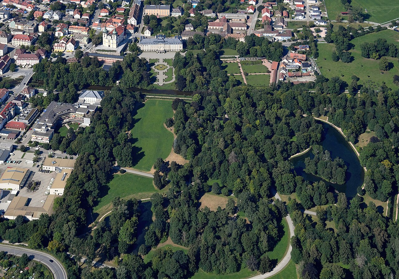 Aerial image of the Schloss and Schlosspark Donaueschingen (view from the south)