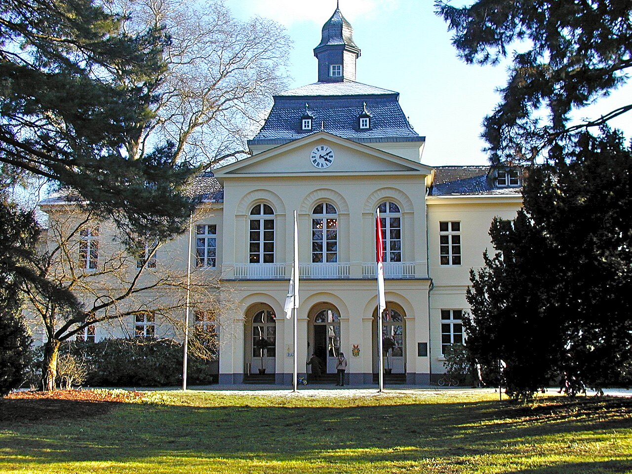 Schloss Eller in Düsseldorf, Tag der offenen Tür nach Sanierung und Wiedereröffnung