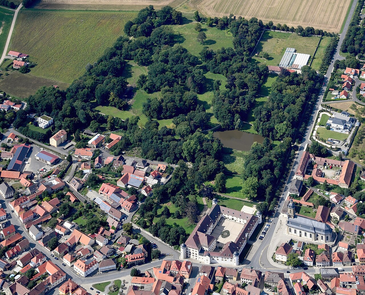 Aerial image of the Schlosspark Wiesentheid (view from the southeast)