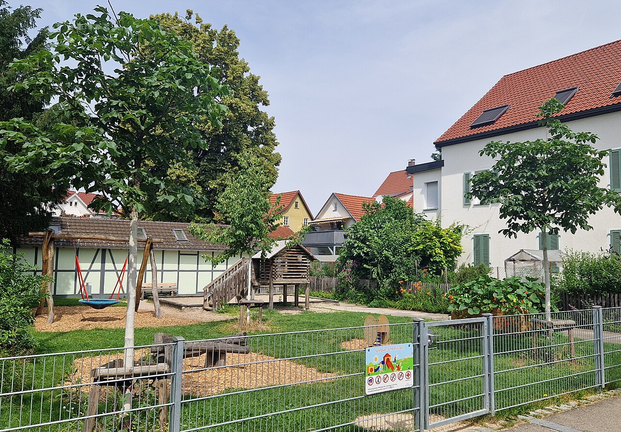 Spielplatz Schloßstraße (Öffentlicher Spielplatz in der Metzinger Innenstadt)