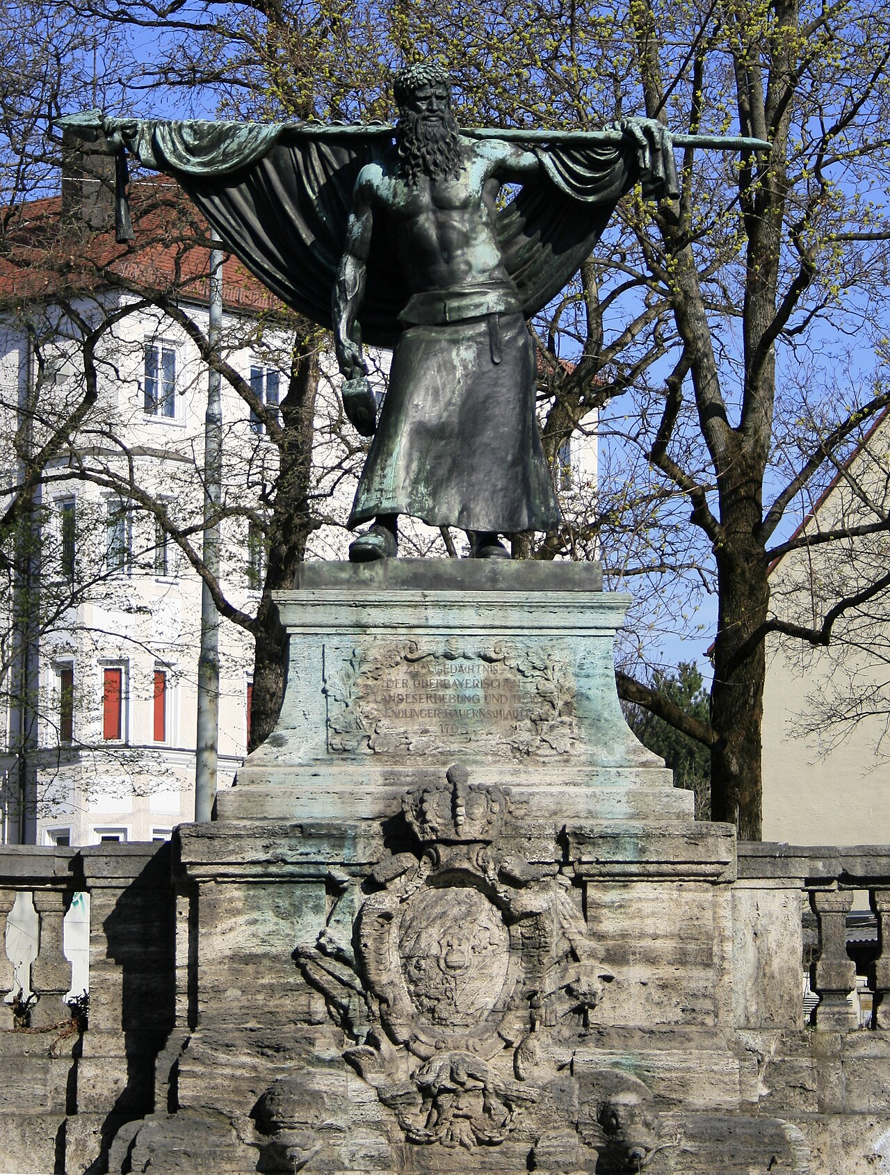 Denkmal für den Schmied von Kochel in München- Sendling , Lindwurmstraße, am Sendlinger Berg