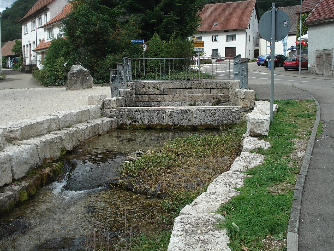 Der Schmiedbachbrunen in Hausen im Tal