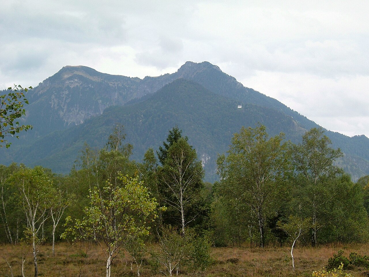 Schnappenberg (Chiemgau) mit Schnappenkirche, BY, GER, vom Kendlmühlfilz aus