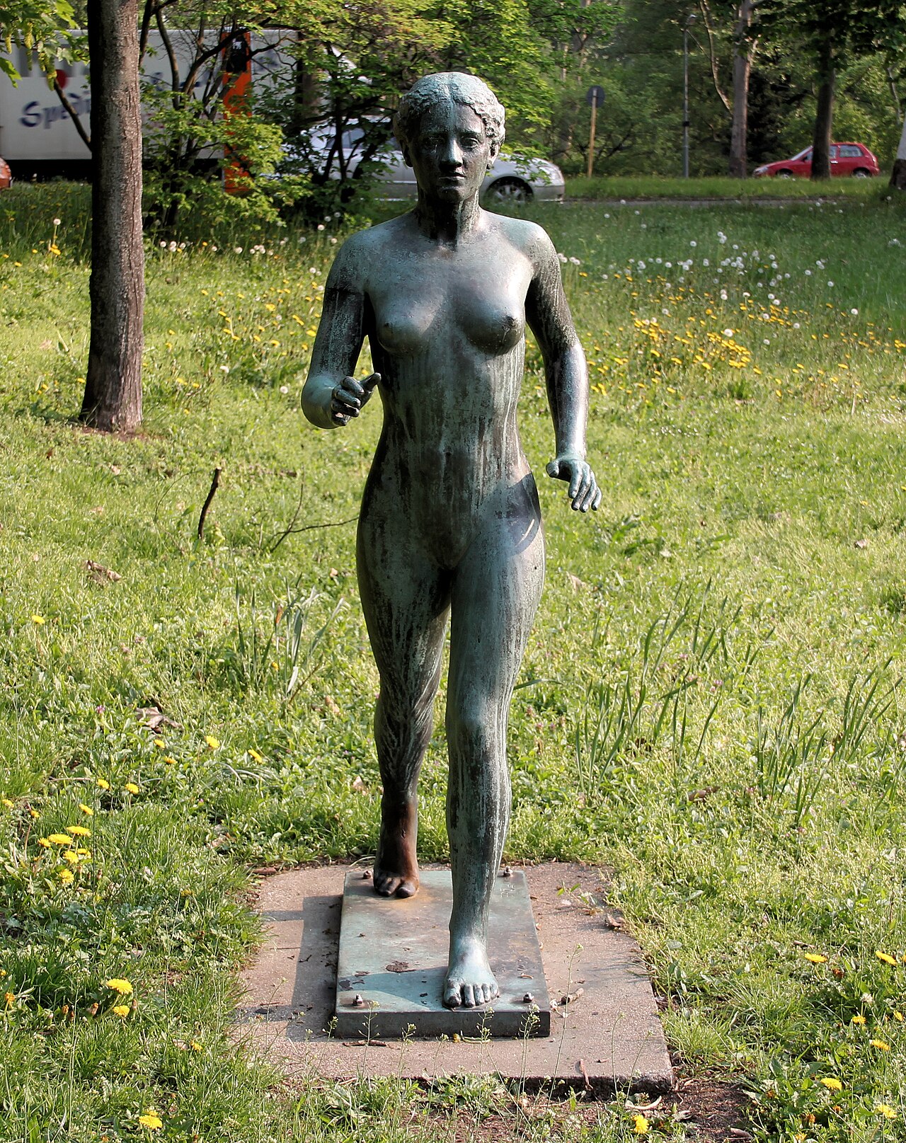 Memorial statue, "schreitendes Mädchen" by Fritz Röll , 1932, Heerstraße 233, Berlin-Wilhelmstadt , Germany