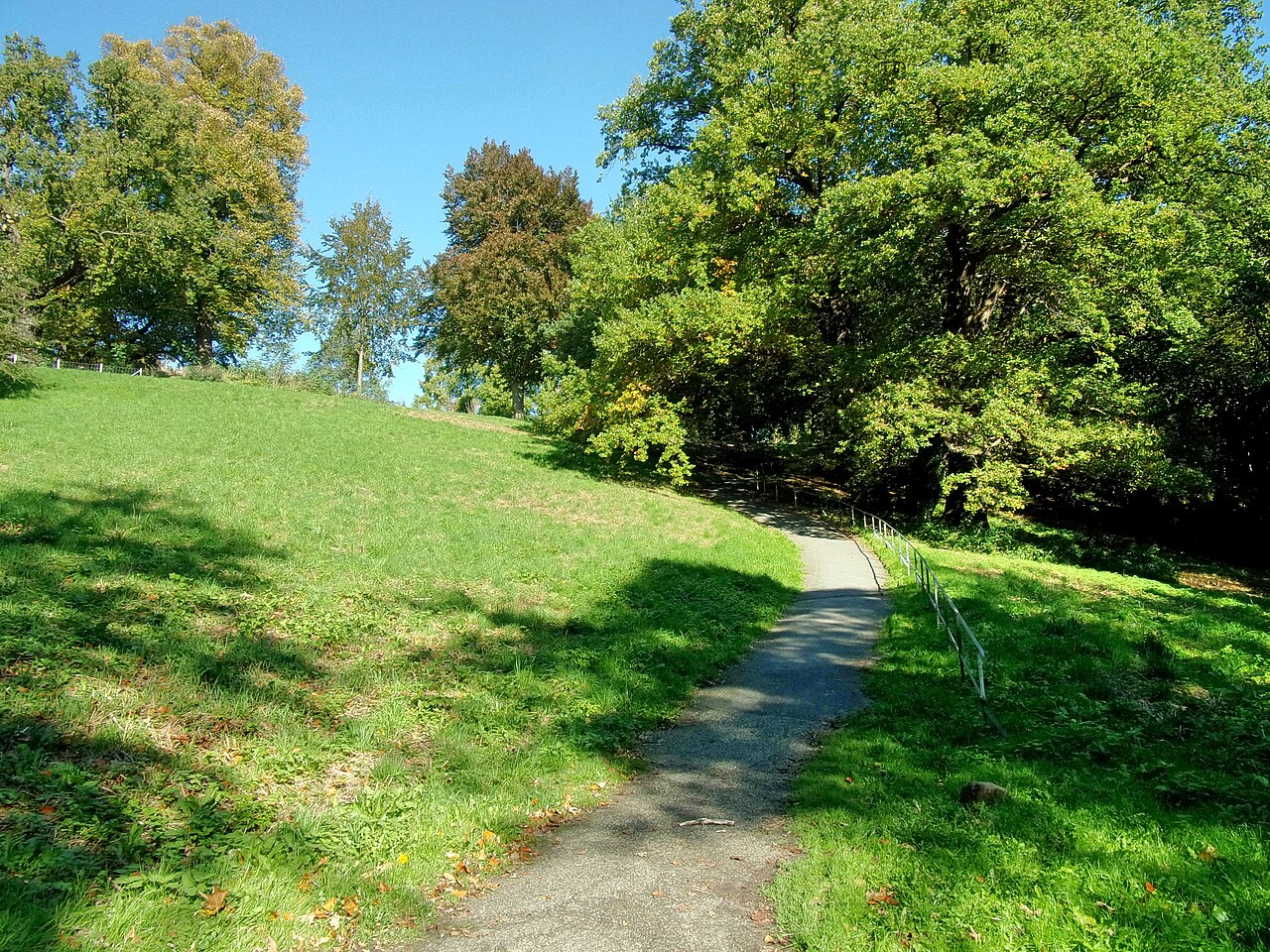 Schröders Elbpark in Othmarschen befindet sich direkt am Hang zwischen Elbchaussee und Elbe