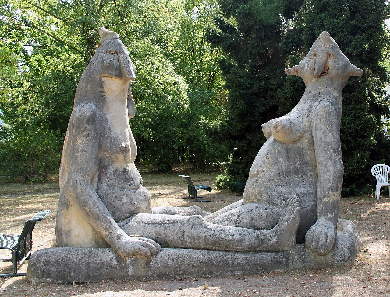 Sculpture, " Schwäbische Flossfahrer " by Peter Lenk , Walterhöferstraße 11, Berlin-Zehlendorf , Germany
