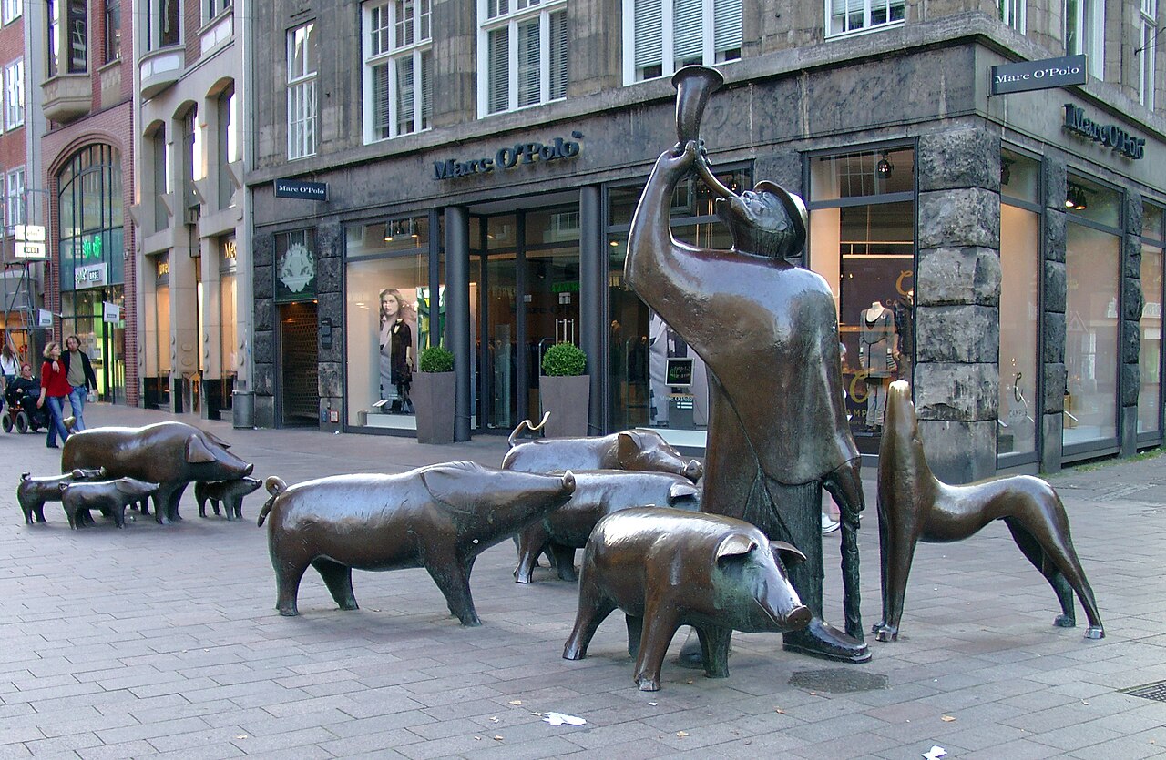 Sculpture "Schweinehirt und seine Herde", von Peter Lehmann, Sögestraße, Bremen, Germany