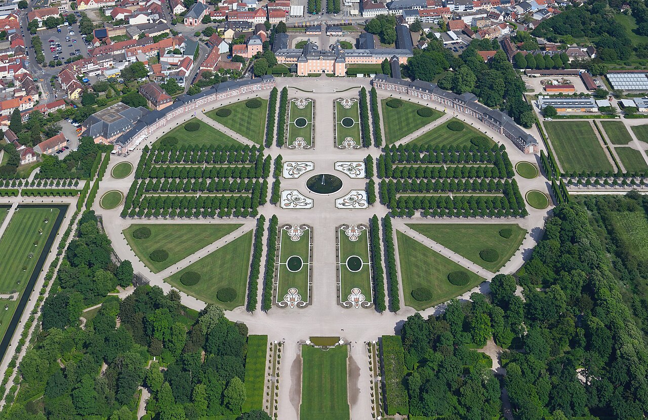 Aerial image of the Schwetzingen Palace and main parterre (view from the west, 2025)