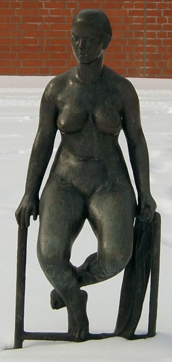Statue Die Schwimmerin von Fritz Cremer [ 1 ] in Frankfurt (Oder) unweit der Oder, nördlich der Stadtbrücke