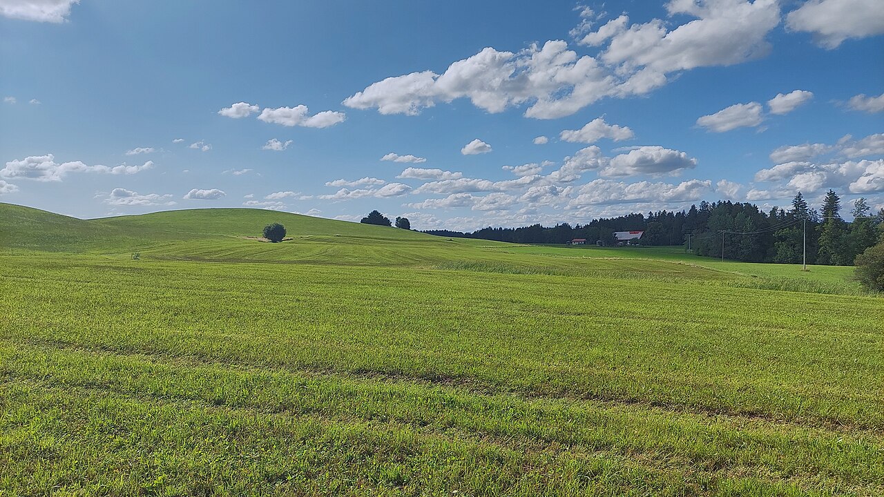 hill Schwinderberg and isolated farm Schwinders in the municipality of Argenbühl
