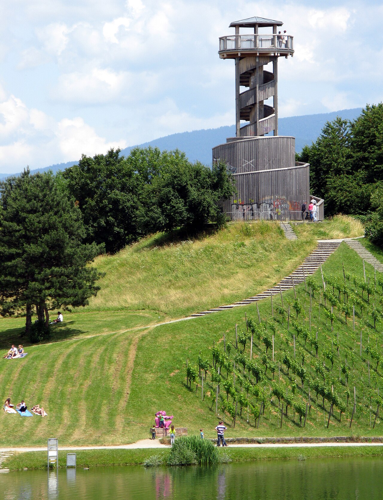 Seeparkturm in Freiburg vom "Forsthaus"