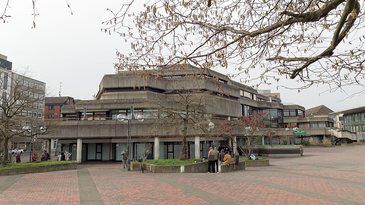 Krefeld, Seidenweberhaus - von Theaterplatz gesehen