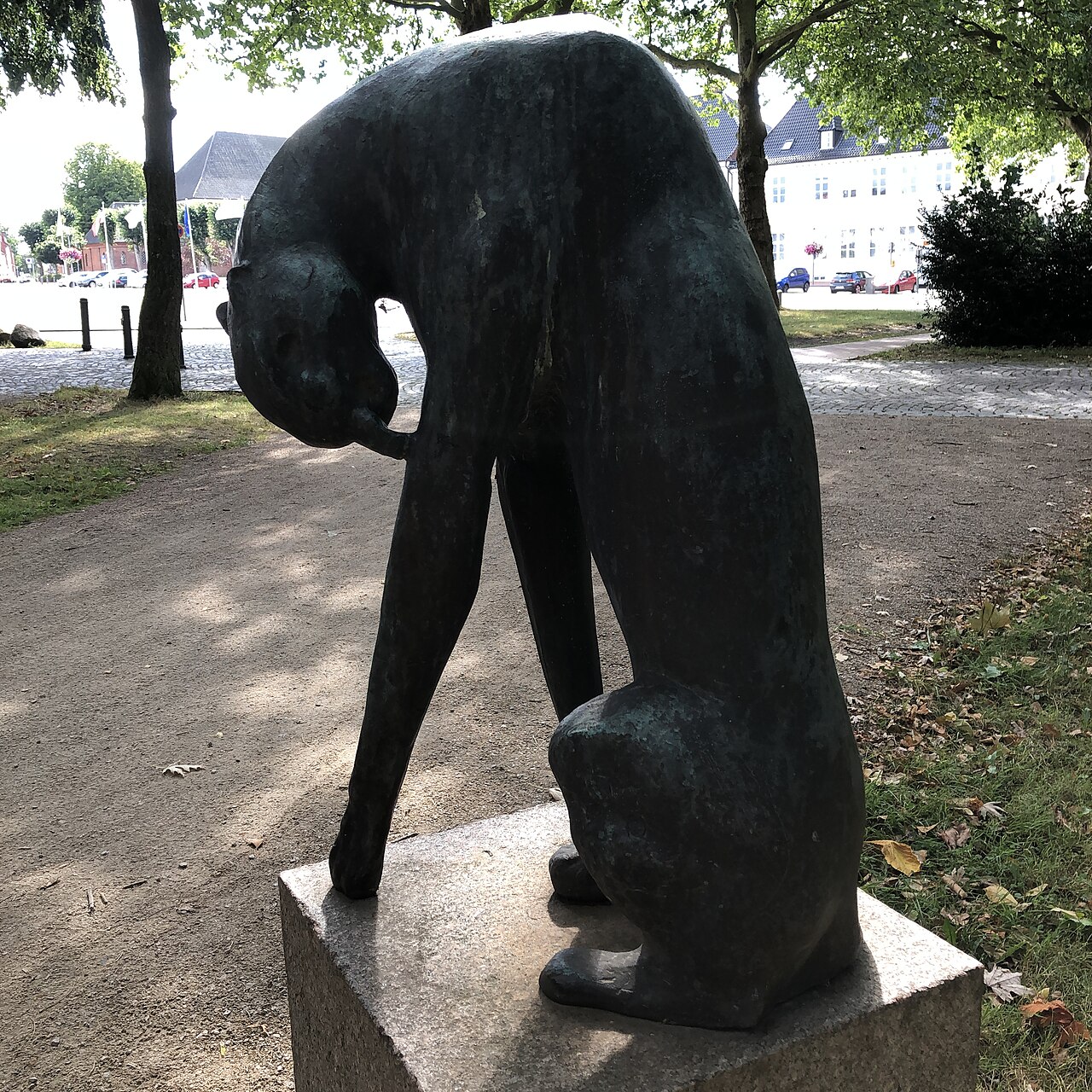 Sich leckender Gepard by Hans Martin Ruwoldt in Rensburg
