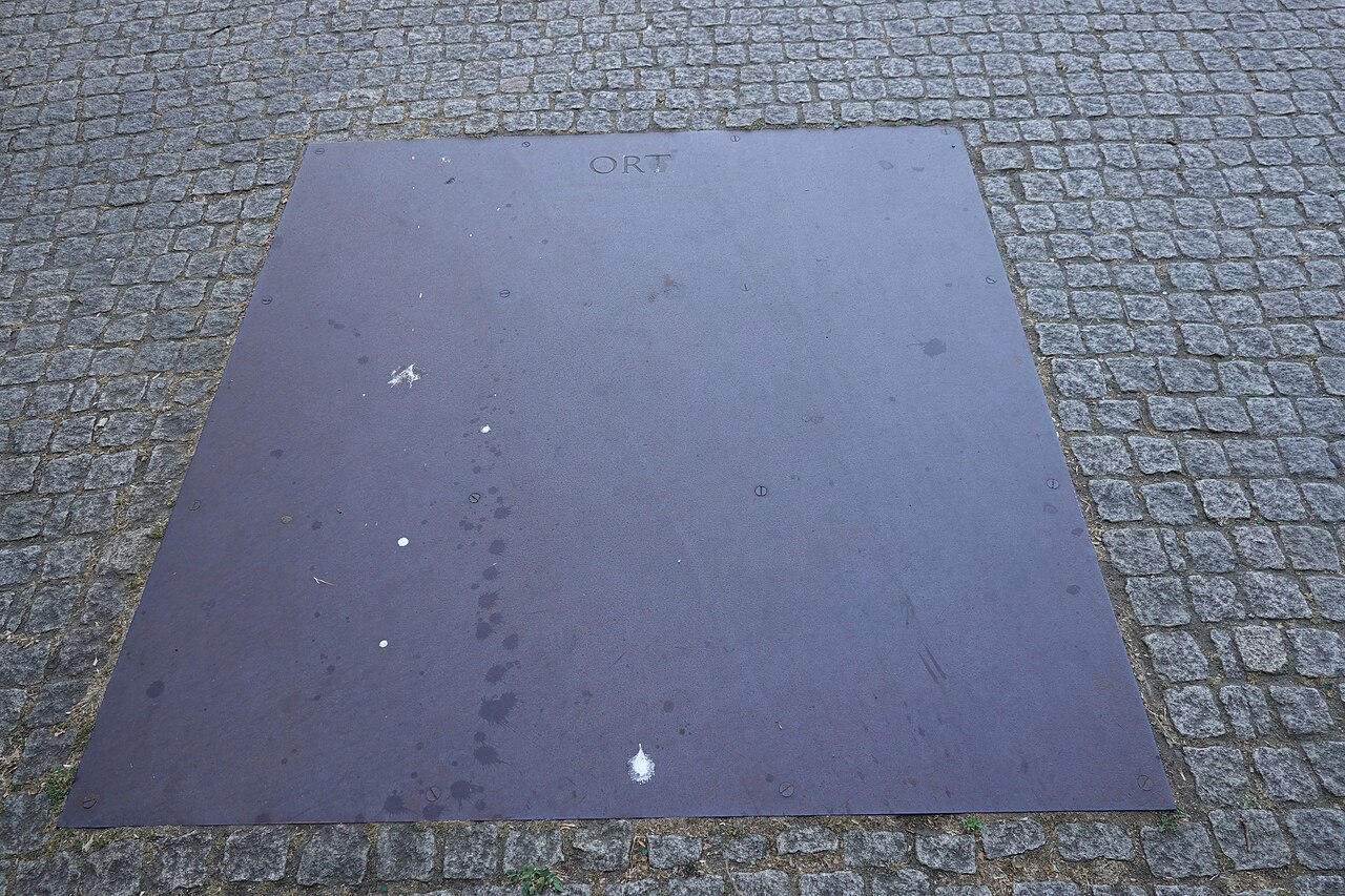Sieben Orte für Hamburg - ORT von Franz Erhard Walther