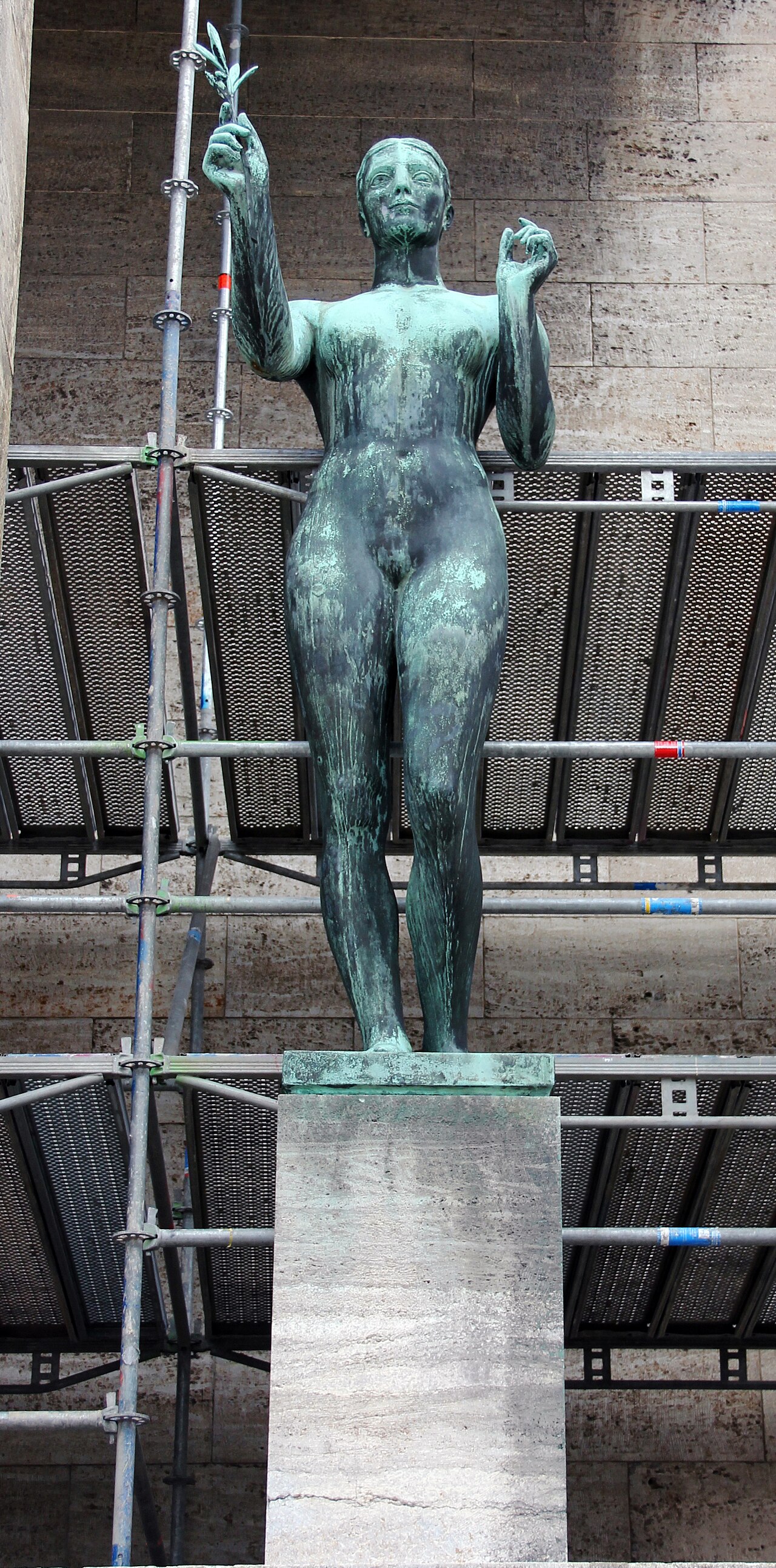 Sculpture, " Die Siegerin " by Arno Breker , 1936, Jahnplatz, Berlin-Westend , Germany
