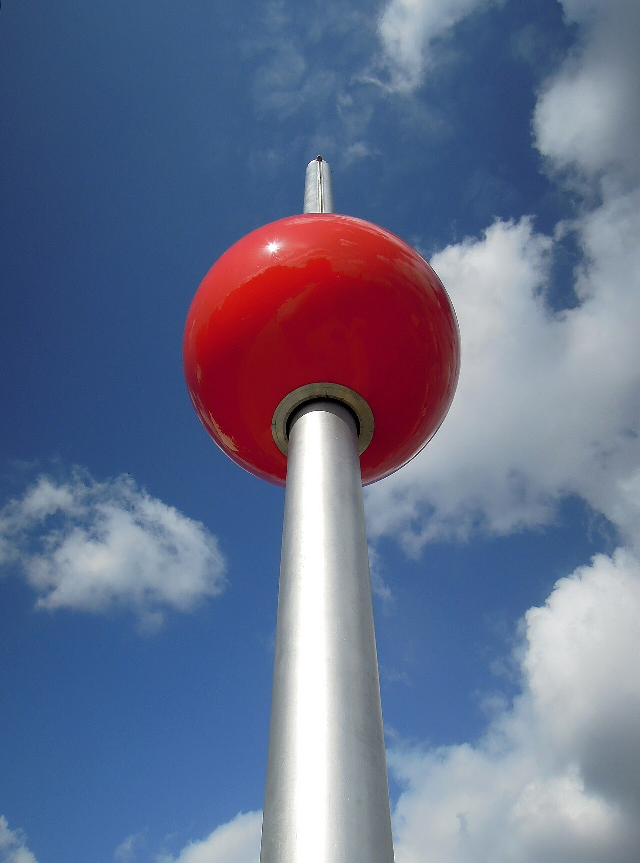 Rote Signalkugel May-Ayim-Ufer Berlin
