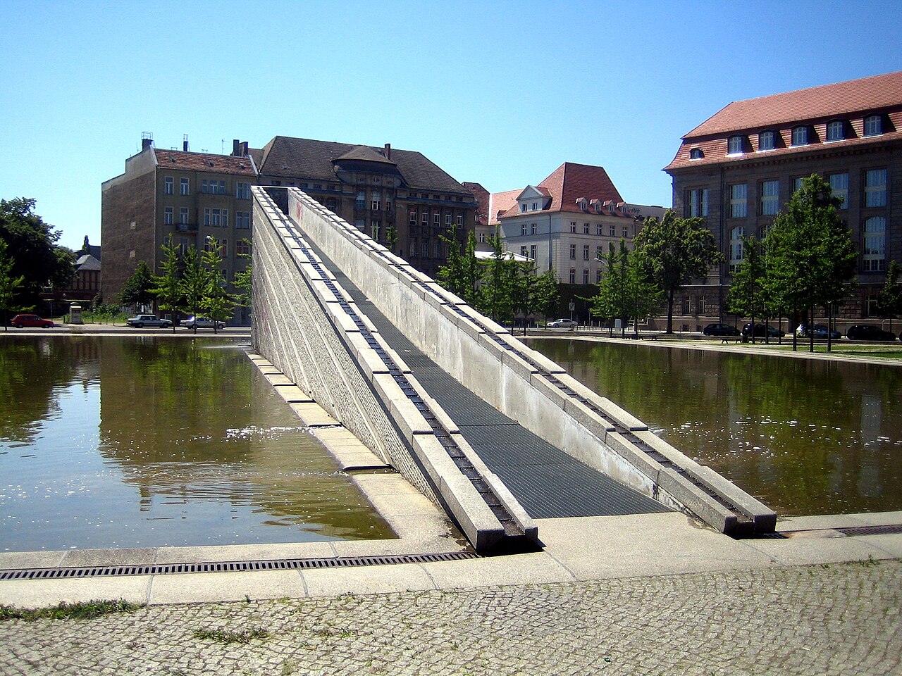 Foto von Sinkende Mauer
