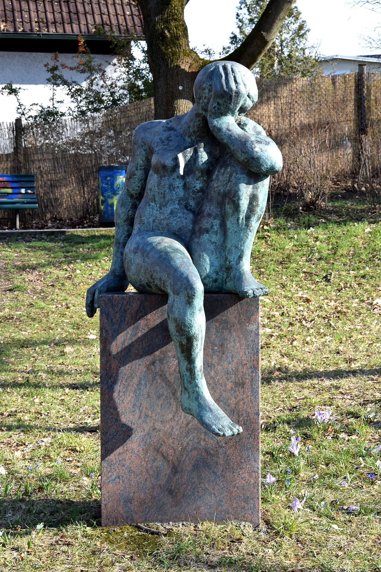Sculpture "Sitzende" by Werner Stötzer at Bohnsdorfer Weg/Lianeweg in Berlin-Altglienicke, Germany