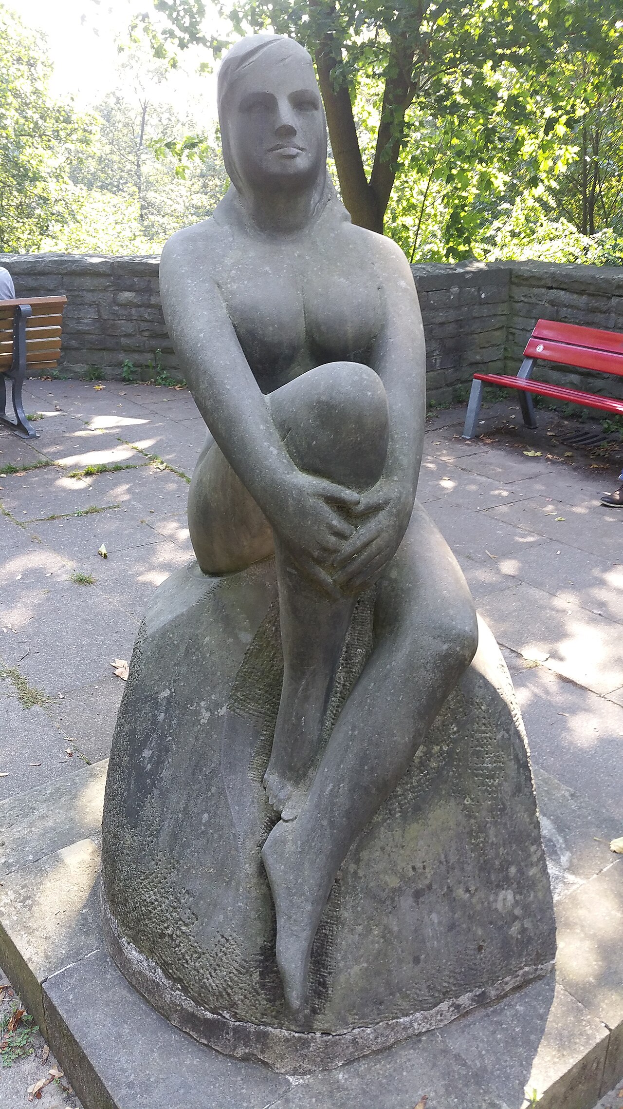 Statue von Rudolf Leptien, Sitzender Akt, ca