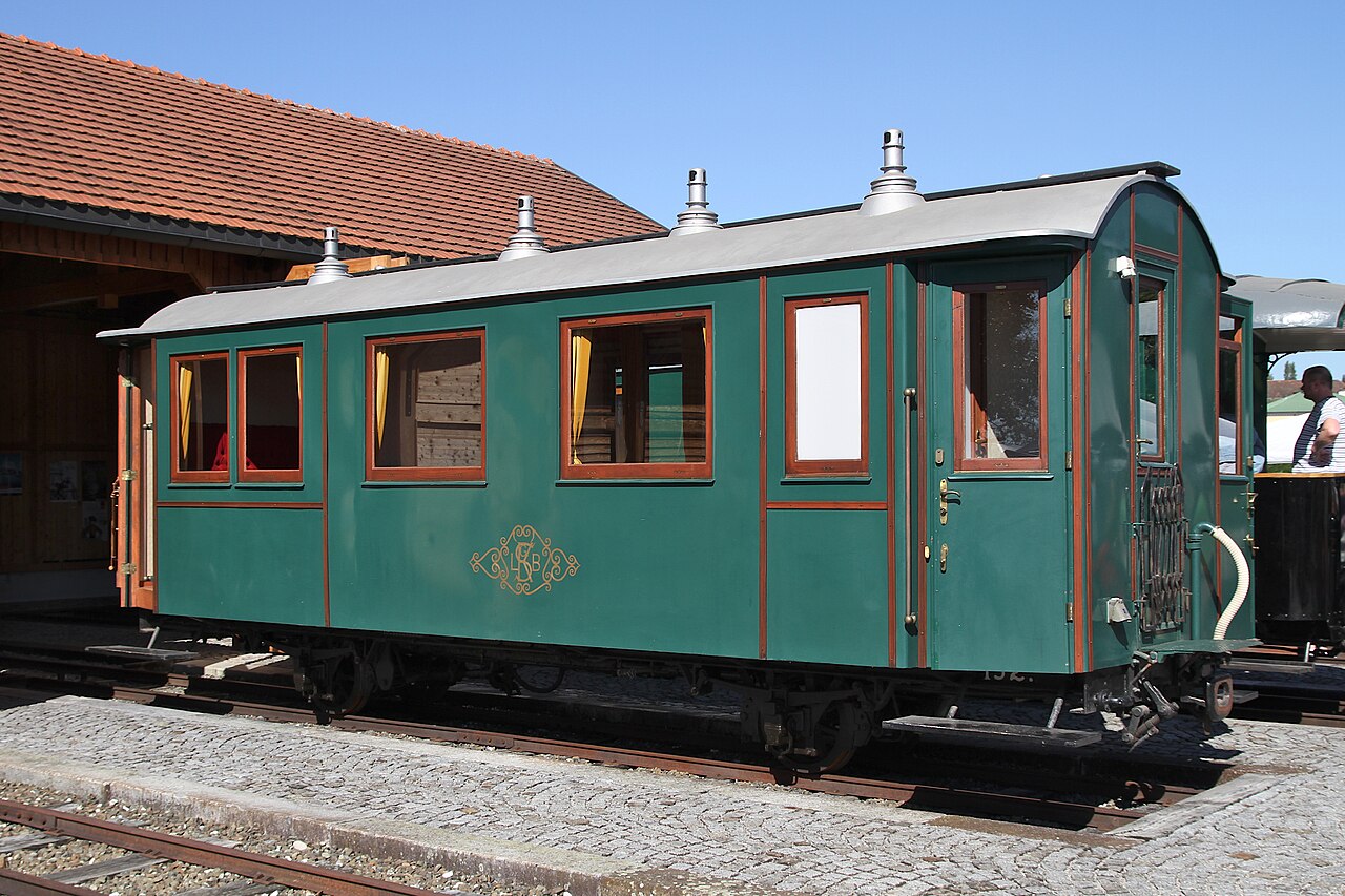 SKGLB saloon carriage S152 at Mondsee museum