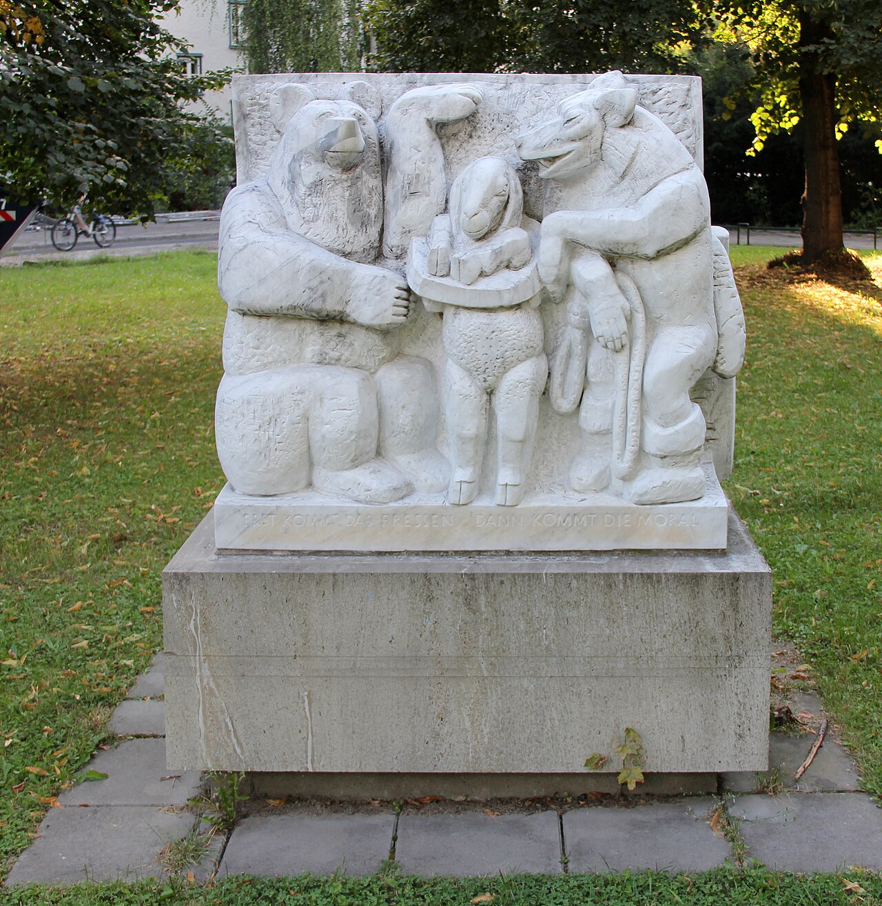 Sculpture, Wolf, Schaf und Bär by Stephan Horota , 2007, Anton-Saefkow-Straße, Berlin-Prenzlauer Berg , Germany