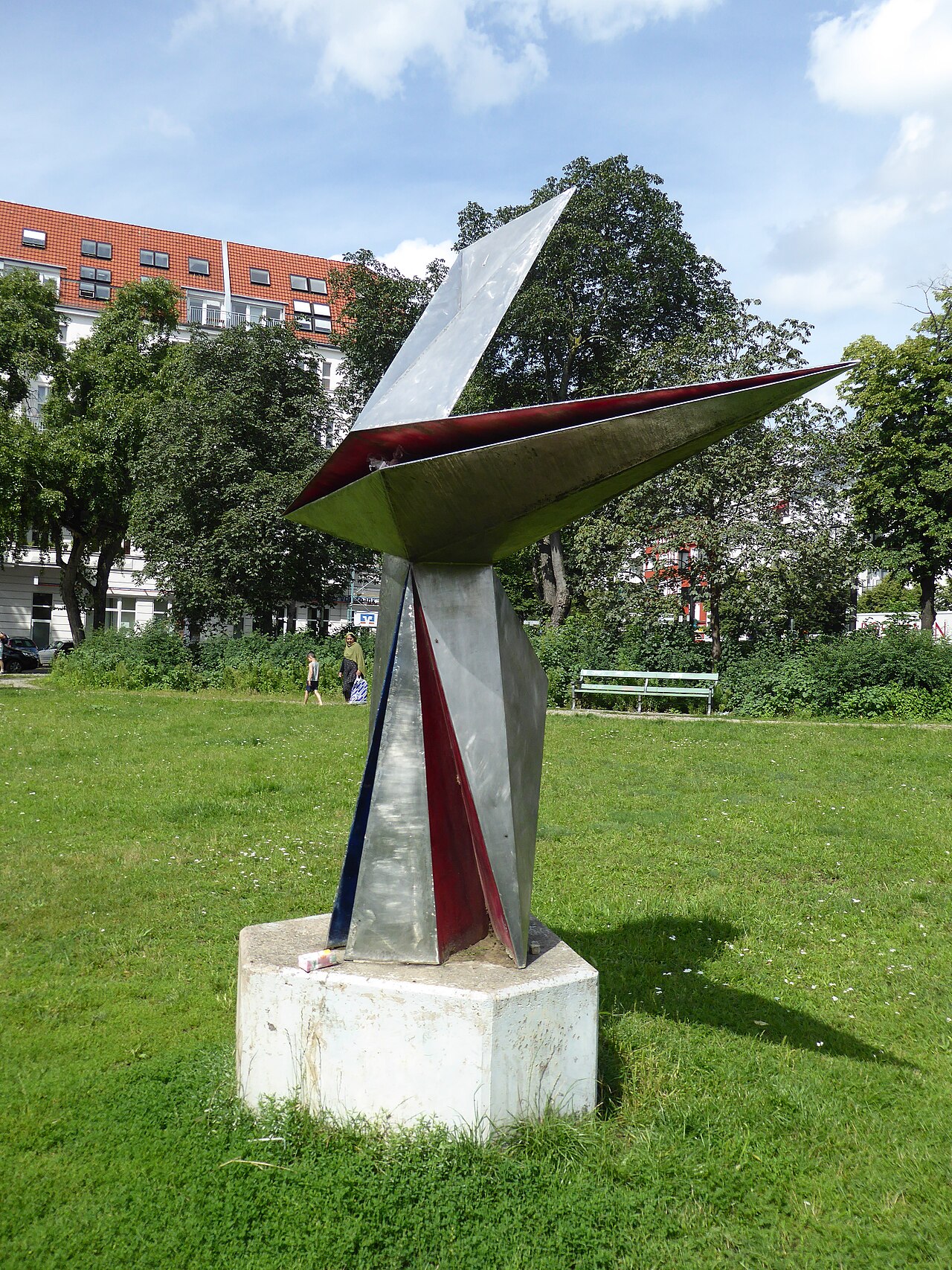 Skulptur, " Skulptur mit Kern Rot/Blau " von Volkmar Haase , 1969, Erwin-Barth-Platz