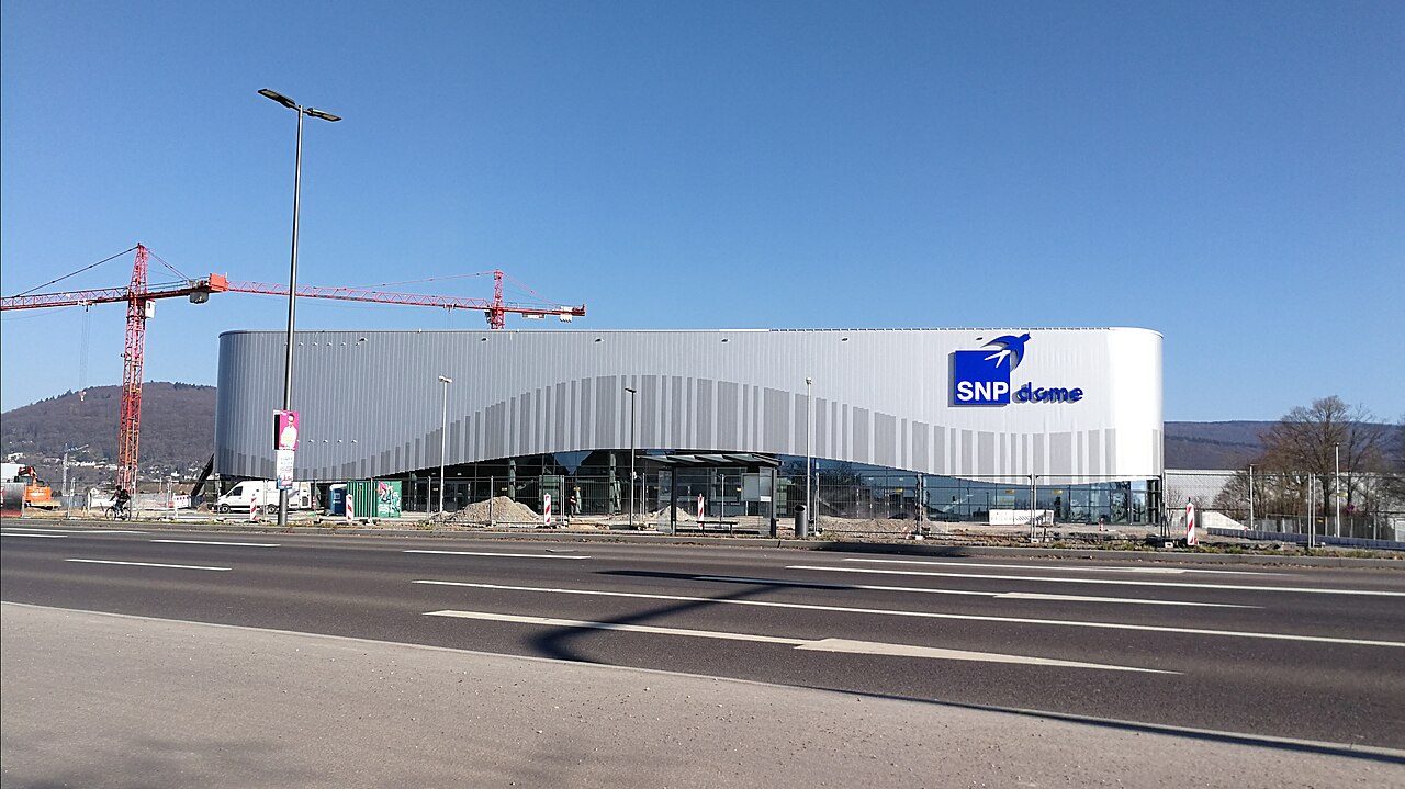 Blick von Speyerer Straße auf den SNP Dome