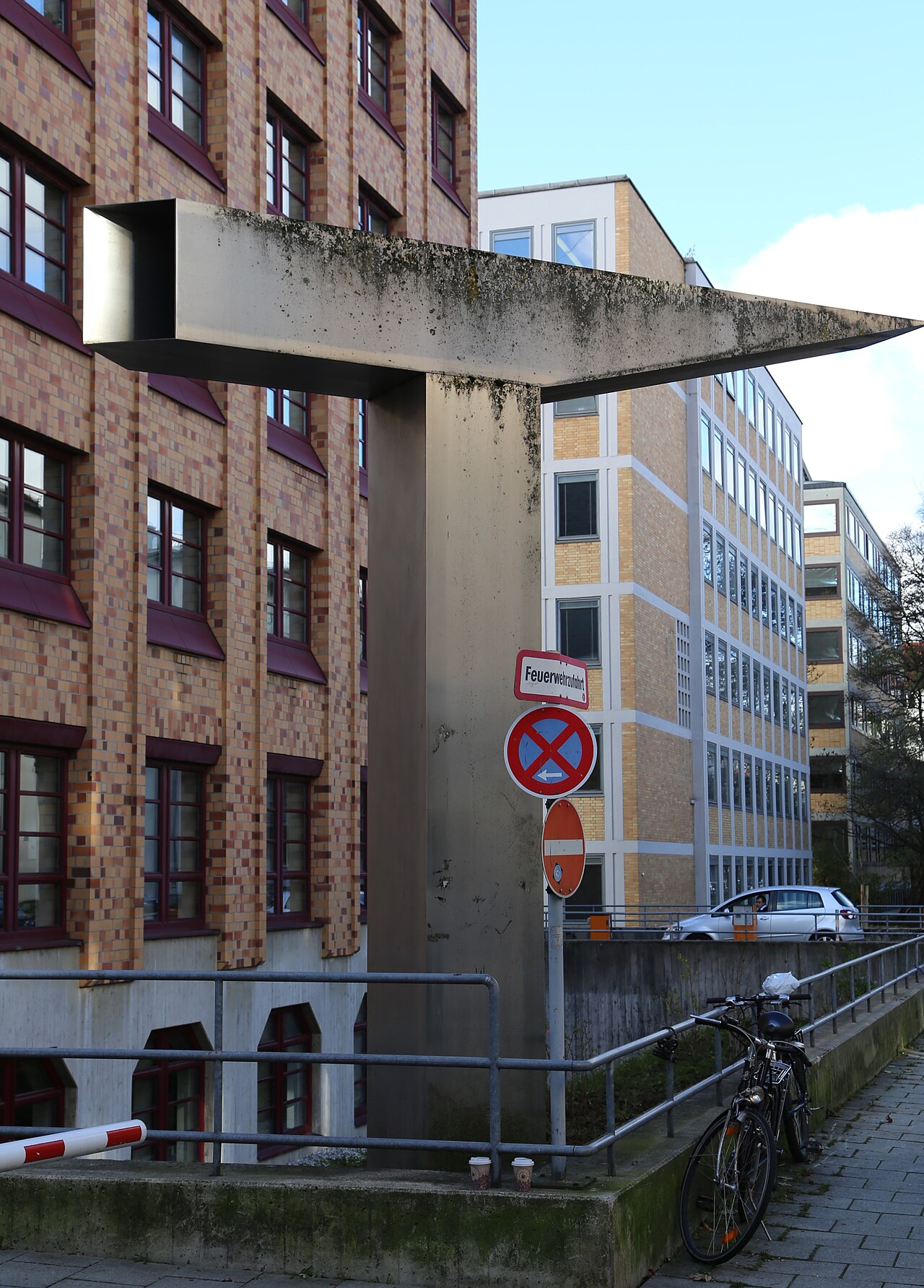 Foto von Sockelobjekt