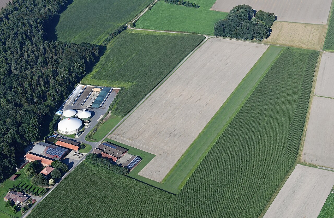 Aerial image of the Colnrade airfield