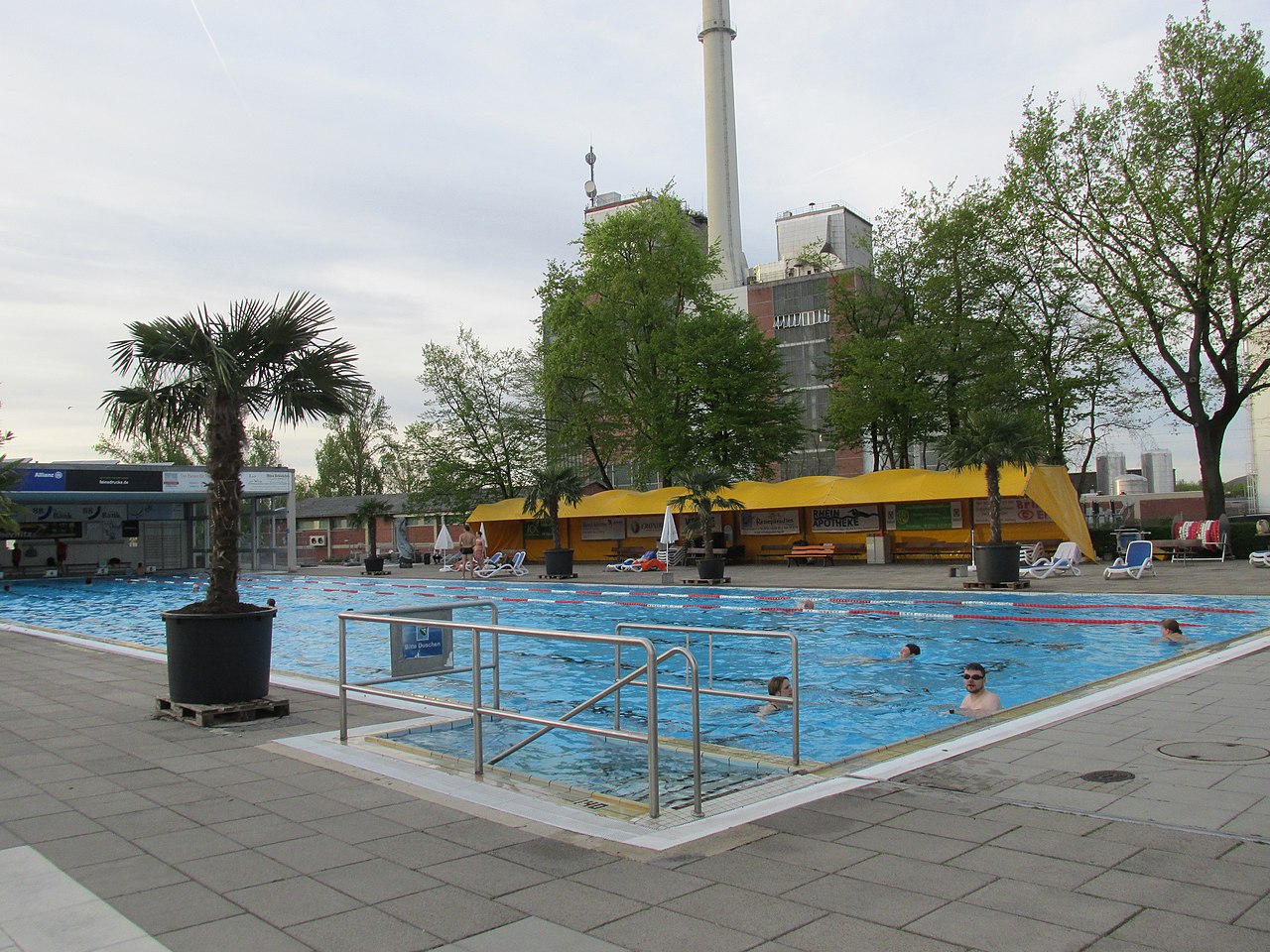 Saisonstart im Rheinhafenbad