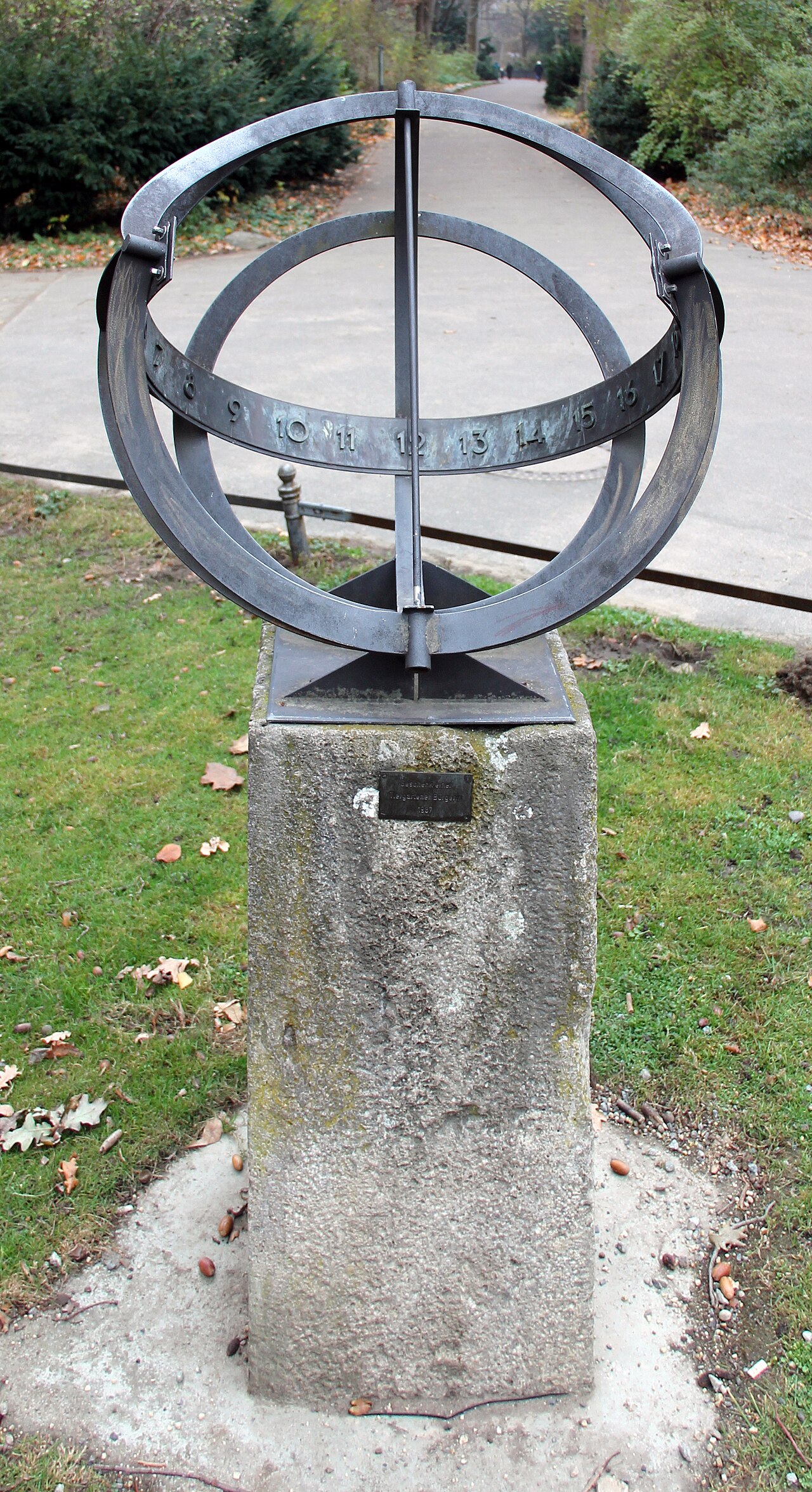 Sculpture, Sonnenuhr , 1987, Altonaer Straße 2a, Berlin-Tiergarten , Germany