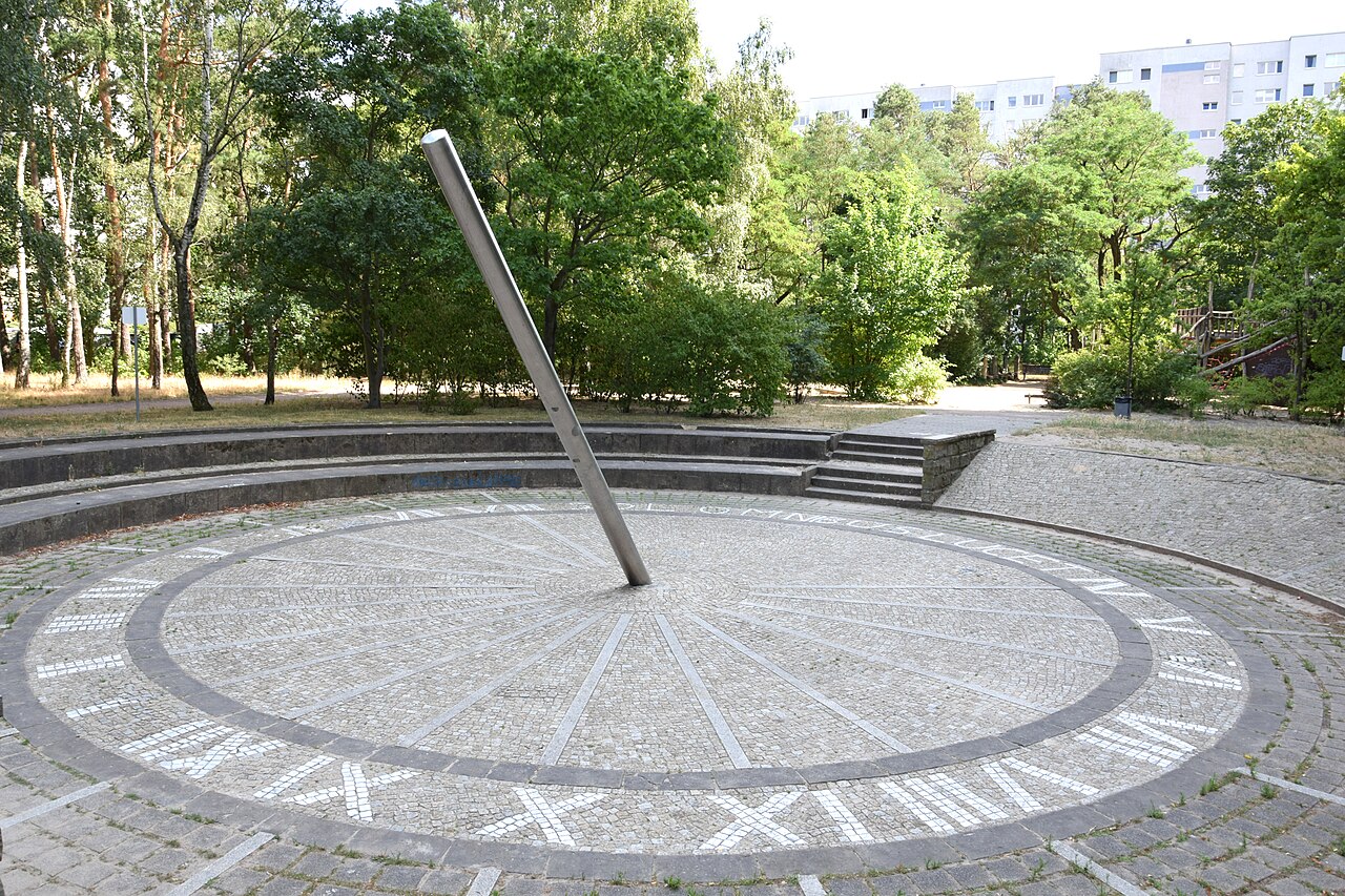 Sculpture Sundial by Frank von Bargen in Berlin, Germany (Alfred-Randt-Straße)