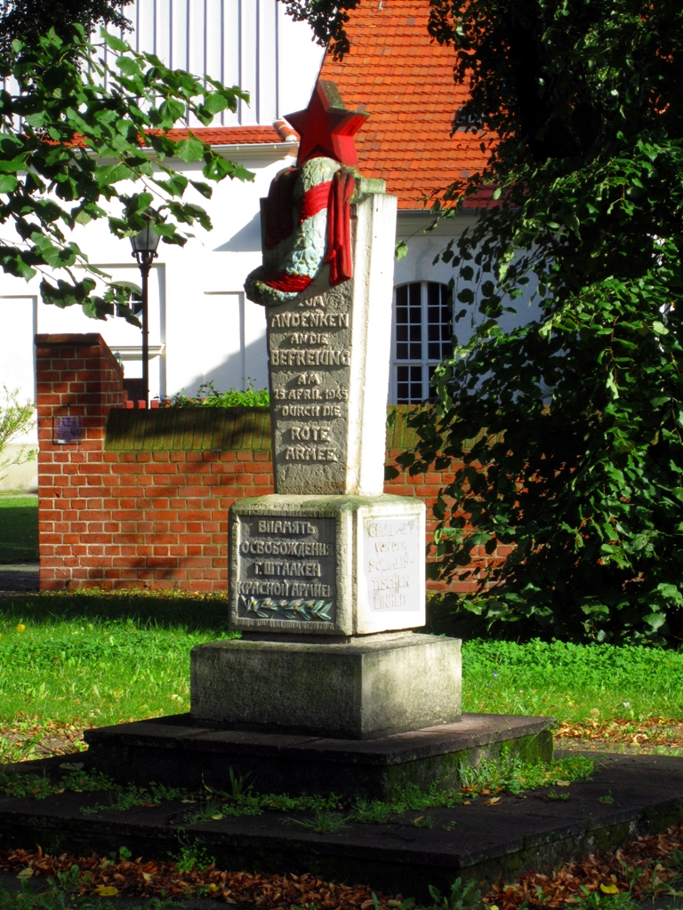 Berlin-Staaken: Soviet War Memorial
