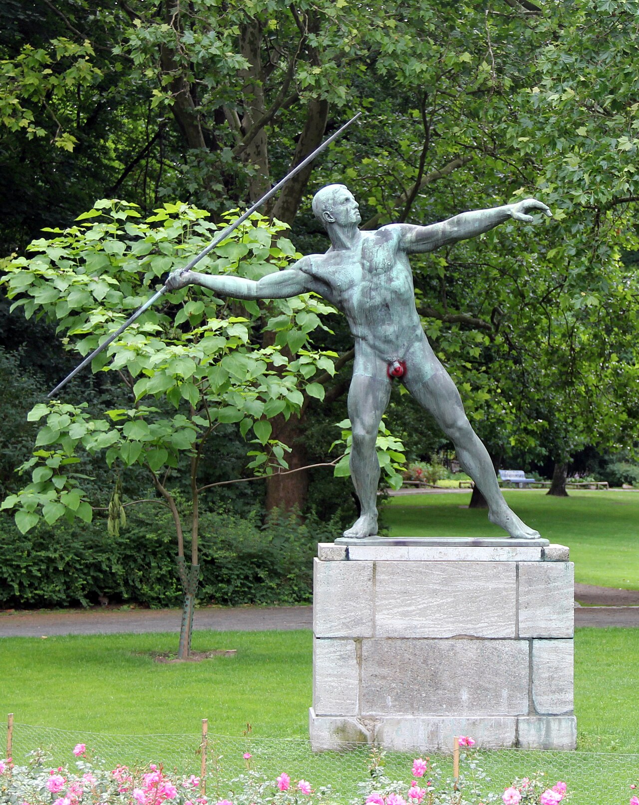 Sculpture, Speerwerfer by Karl Möbius , 1921, Bundesallee 162, Berlin-Wilmersdorf , Germany